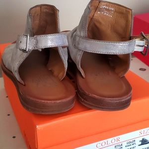 Miz Mooz gold leather sandal EU 38